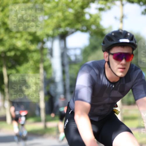 10.08.2025 - GEWOBA Citytriathlon Bremen Yannick Fuchs http://msf.ph/oto/8548332 10.08.2025 12:13:45 Radfahren 552, 568, 590, 612, 621, 649, 664, 733, 770, 776, 823, 863, 916, 1017 meine-sportfotos.de
