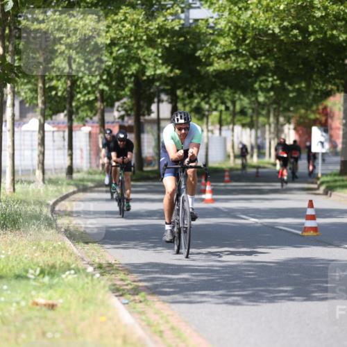 10.08.2025 - GEWOBA Citytriathlon Bremen Yannick Fuchs http://msf.ph/oto/8548365 10.08.2025 12:13:52 Radfahren 568, 590, 621, 664, 733, 776, 823, 863, 873, 950, 951, 1017 meine-sportfotos.de