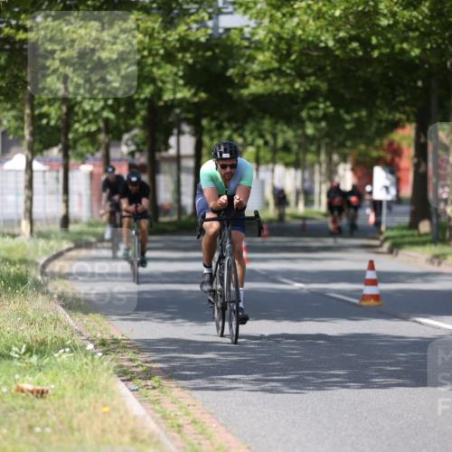 10.08.2025 - GEWOBA Citytriathlon Bremen Yannick Fuchs http://msf.ph/oto/8548367 10.08.2025 12:13:52 Radfahren 568, 590, 621, 664, 733, 776, 823, 863, 873, 950, 951, 1017 meine-sportfotos.de