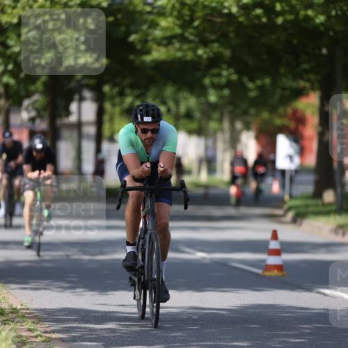 10.08.2025 - GEWOBA Citytriathlon Bremen Yannick Fuchs http://msf.ph/oto/8548370 10.08.2025 12:13:52 Radfahren 568, 590, 621, 664, 733, 776, 823, 863, 873, 950, 951, 1017 meine-sportfotos.de