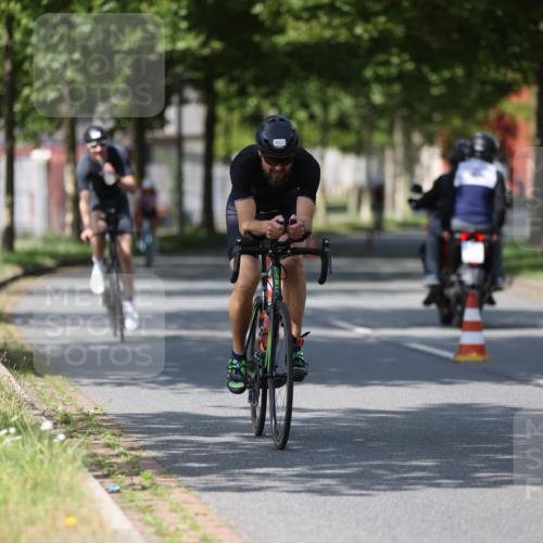 10.08.2025 - GEWOBA Citytriathlon Bremen Yannick Fuchs http://msf.ph/oto/8548381 10.08.2025 12:13:54 Radfahren 568, 590, 621, 689, 733, 776, 823, 863, 873, 950, 951, 1017 meine-sportfotos.de