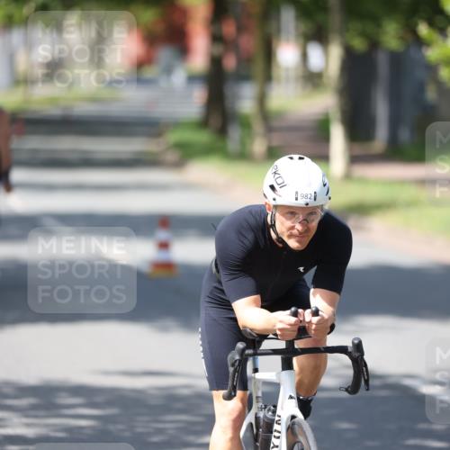 10.08.2025 - GEWOBA Citytriathlon Bremen Yannick Fuchs http://msf.ph/oto/8548383 10.08.2025 13:13:44 Radfahren 742, 781, 784, 790, 982, 1015, 1033 meine-sportfotos.de