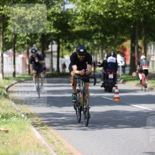 10.08.2025 - GEWOBA Citytriathlon Bremen Yannick Fuchs http://msf.ph/oto/8548385 10.08.2025 12:13:54 Radfahren 568, 590, 621, 689, 733, 776, 823, 863, 873, 950, 951, 1017 meine-sportfotos.de