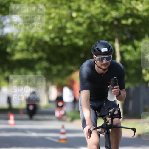 10.08.2025 - GEWOBA Citytriathlon Bremen Yannick Fuchs http://msf.ph/oto/8548404 10.08.2025 12:13:56 Radfahren 568, 587, 590, 615, 621, 689, 733, 776, 823, 863, 873, 950, 951 meine-sportfotos.de