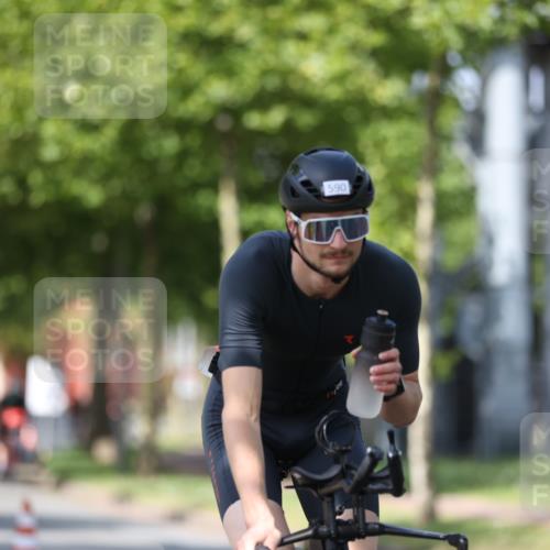 10.08.2025 - GEWOBA Citytriathlon Bremen Yannick Fuchs http://msf.ph/oto/8548406 10.08.2025 12:13:56 Radfahren 568, 587, 590, 615, 621, 689, 733, 776, 823, 863, 873, 950, 951 meine-sportfotos.de