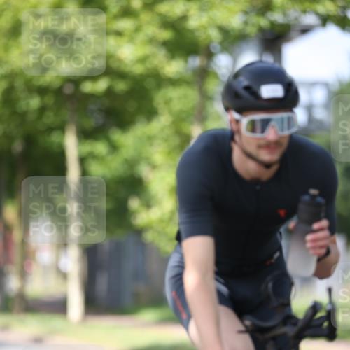 10.08.2025 - GEWOBA Citytriathlon Bremen Yannick Fuchs http://msf.ph/oto/8548408 10.08.2025 12:13:57 Radfahren 568, 587, 590, 615, 621, 689, 733, 776, 823, 863, 873, 950, 951 meine-sportfotos.de