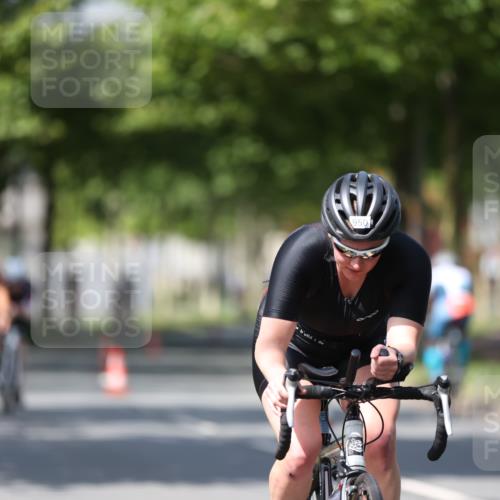 10.08.2025 - GEWOBA Citytriathlon Bremen Yannick Fuchs http://msf.ph/oto/8548438 10.08.2025 12:14:02 Radfahren 568, 587, 590, 615, 616, 689, 733, 788, 863, 873, 950, 951, 1030 meine-sportfotos.de