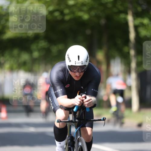 10.08.2025 - GEWOBA Citytriathlon Bremen Yannick Fuchs http://msf.ph/oto/8548459 10.08.2025 12:14:06 Radfahren 587, 590, 615, 616, 630, 689, 733, 788, 793, 863, 873, 950, 951, 1030 meine-sportfotos.de