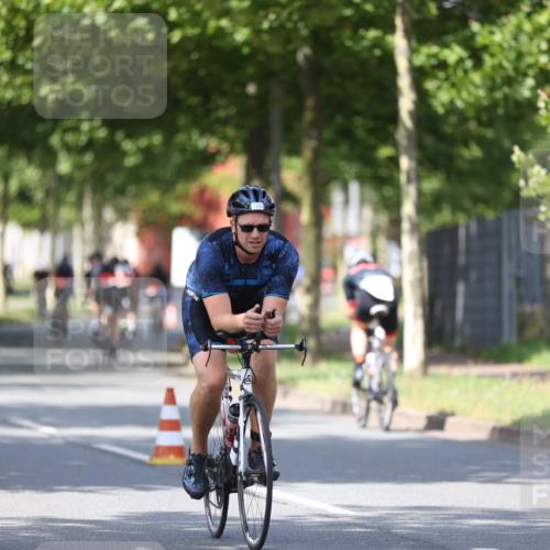 10.08.2025 - GEWOBA Citytriathlon Bremen Yannick Fuchs http://msf.ph/oto/8548476 10.08.2025 12:14:10 Radfahren 587, 590, 615, 616, 630, 655, 689, 788, 793, 801, 873, 950, 951, 1030 meine-sportfotos.de
