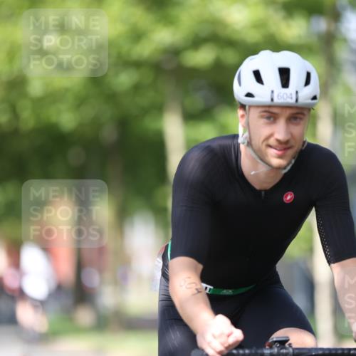 10.08.2025 - GEWOBA Citytriathlon Bremen Yannick Fuchs http://msf.ph/oto/8548483 10.08.2025 12:14:11 Radfahren 587, 615, 616, 630, 655, 689, 788, 793, 801, 873, 950, 951, 1030 meine-sportfotos.de
