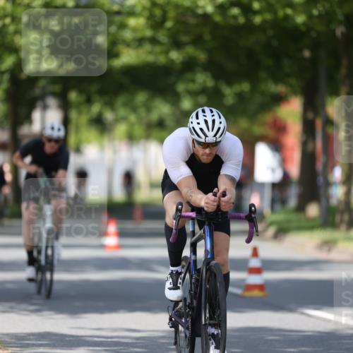 10.08.2025 - GEWOBA Citytriathlon Bremen Yannick Fuchs http://msf.ph/oto/8548489 10.08.2025 12:14:12 Radfahren 587, 615, 616, 630, 655, 689, 788, 793, 801, 873, 950, 951, 1030 meine-sportfotos.de