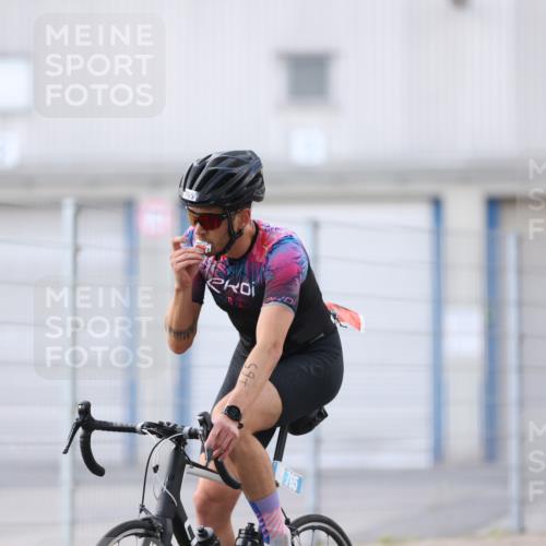 10.08.2025 - GEWOBA Citytriathlon Bremen Yannick Fuchs http://msf.ph/oto/8548490 10.08.2025 13:15:16 Radfahren 736, 749, 758, 765, 826, 913, 969 meine-sportfotos.de