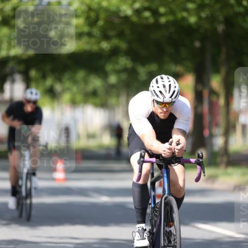 10.08.2025 - GEWOBA Citytriathlon Bremen Yannick Fuchs http://msf.ph/oto/8548491 10.08.2025 12:14:13 Radfahren 587, 615, 616, 630, 655, 689, 788, 793, 801, 873, 888, 950, 951, 1030 meine-sportfotos.de