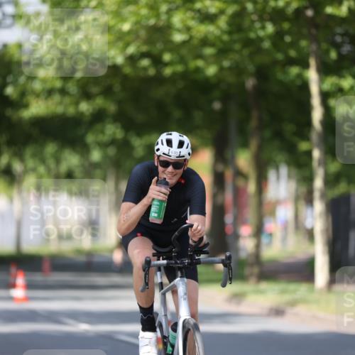 10.08.2025 - GEWOBA Citytriathlon Bremen Yannick Fuchs http://msf.ph/oto/8548497 10.08.2025 12:14:14 Radfahren 587, 615, 616, 630, 655, 689, 708, 788, 793, 801, 873, 888, 950, 1030 meine-sportfotos.de