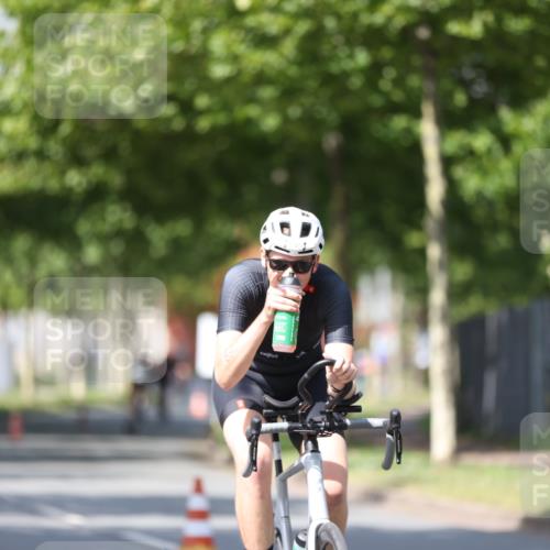 10.08.2025 - GEWOBA Citytriathlon Bremen Yannick Fuchs http://msf.ph/oto/8548498 10.08.2025 12:14:14 Radfahren 587, 615, 616, 630, 655, 689, 708, 788, 793, 801, 873, 888, 950, 1030 meine-sportfotos.de