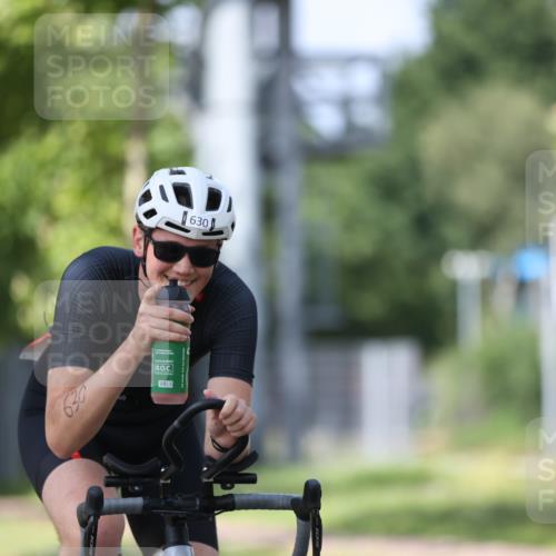 10.08.2025 - GEWOBA Citytriathlon Bremen Yannick Fuchs http://msf.ph/oto/8548505 10.08.2025 12:14:14 Radfahren 587, 615, 616, 630, 655, 689, 708, 788, 793, 801, 873, 888, 950, 1030 meine-sportfotos.de