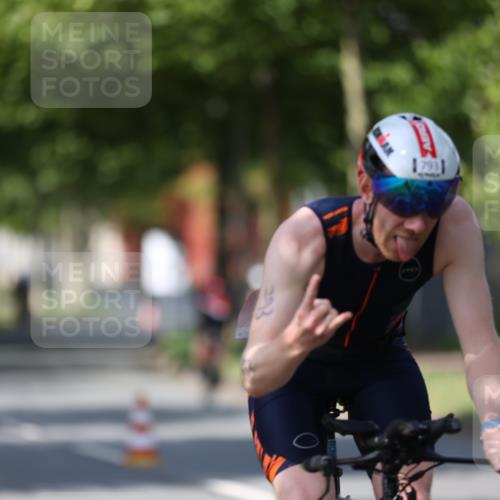 10.08.2025 - GEWOBA Citytriathlon Bremen Yannick Fuchs http://msf.ph/oto/8548518 10.08.2025 12:14:19 Radfahren 587, 615, 616, 630, 655, 681, 689, 708, 735, 788, 793, 801, 888, 1030 meine-sportfotos.de