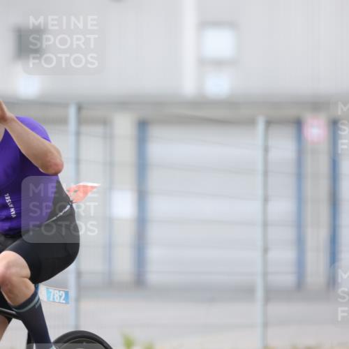 10.08.2025 - GEWOBA Citytriathlon Bremen Yannick Fuchs http://msf.ph/oto/8548524 10.08.2025 13:15:29 Radfahren 636, 736, 749, 758, 843, 940, 969, 1025 meine-sportfotos.de