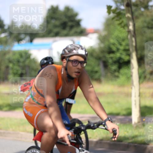 10.08.2025 - GEWOBA Citytriathlon Bremen Yannick Fuchs http://msf.ph/oto/8548533 10.08.2025 12:14:21 Radfahren 587, 615, 616, 630, 655, 681, 708, 735, 738, 788, 793, 801, 888, 1030 meine-sportfotos.de