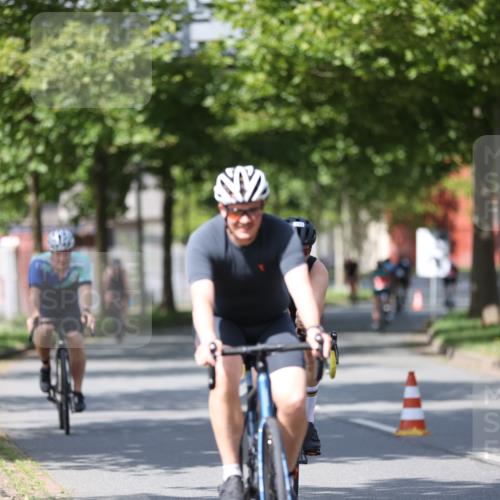 10.08.2025 - GEWOBA Citytriathlon Bremen Yannick Fuchs http://msf.ph/oto/8548557 10.08.2025 12:14:27 Radfahren 616, 630, 655, 681, 708, 735, 738, 793, 801, 806, 838, 888 meine-sportfotos.de