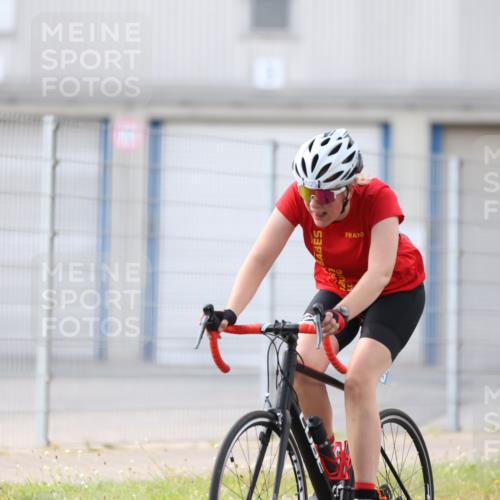 10.08.2025 - GEWOBA Citytriathlon Bremen Yannick Fuchs http://msf.ph/oto/8548560 10.08.2025 13:15:42 Radfahren 636, 843, 940, 1025 meine-sportfotos.de
