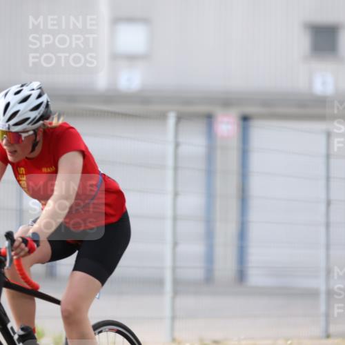 10.08.2025 - GEWOBA Citytriathlon Bremen Yannick Fuchs http://msf.ph/oto/8548565 10.08.2025 13:15:43 Radfahren 636, 843, 1025 meine-sportfotos.de