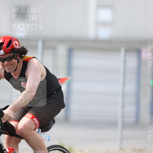 10.08.2025 - GEWOBA Citytriathlon Bremen Yannick Fuchs http://msf.ph/oto/8548581 10.08.2025 13:15:45 Radfahren 636, 843, 900, 1025 meine-sportfotos.de