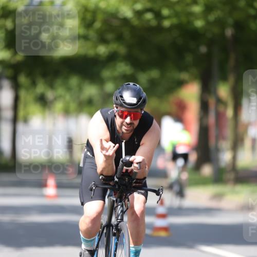 10.08.2025 - GEWOBA Citytriathlon Bremen Yannick Fuchs http://msf.ph/oto/8548598 10.08.2025 12:14:36 Radfahren 632, 681, 708, 735, 736, 738, 806, 838, 888 meine-sportfotos.de