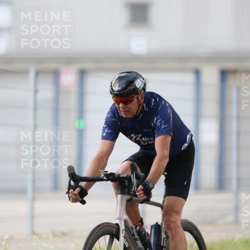 10.08.2025 - GEWOBA Citytriathlon Bremen Yannick Fuchs http://msf.ph/oto/8548600 10.08.2025 13:15:58 Radfahren 900 meine-sportfotos.de