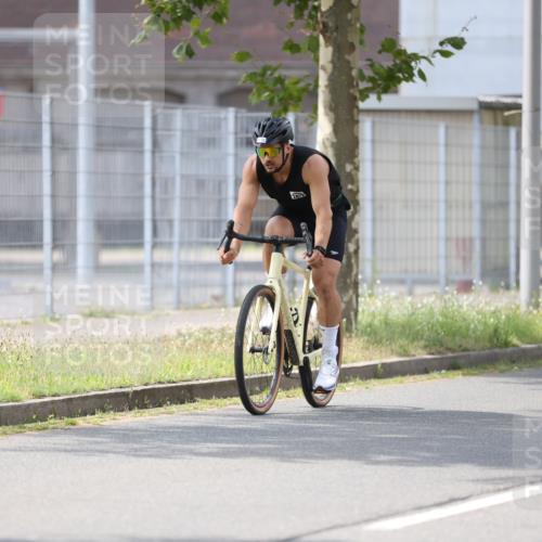 10.08.2025 - GEWOBA Citytriathlon Bremen Yannick Fuchs http://msf.ph/oto/8548612 10.08.2025 13:16:14 Radfahren 591, 632, 892 meine-sportfotos.de
