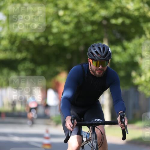 10.08.2025 - GEWOBA Citytriathlon Bremen Yannick Fuchs http://msf.ph/oto/8548636 10.08.2025 12:14:42 Radfahren 632, 635, 657, 681, 736, 738, 806, 838, 857, 895 meine-sportfotos.de