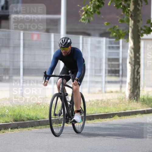 10.08.2025 - GEWOBA Citytriathlon Bremen Yannick Fuchs http://msf.ph/oto/8548637 10.08.2025 13:16:21 Radfahren 591, 632, 892 meine-sportfotos.de