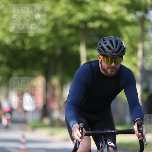 10.08.2025 - GEWOBA Citytriathlon Bremen Yannick Fuchs http://msf.ph/oto/8548638 10.08.2025 12:14:43 Radfahren 632, 635, 657, 736, 738, 806, 838, 857, 895, 897 meine-sportfotos.de