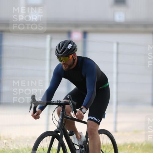 10.08.2025 - GEWOBA Citytriathlon Bremen Yannick Fuchs http://msf.ph/oto/8548644 10.08.2025 13:16:22 Radfahren 591, 632, 813, 892 meine-sportfotos.de