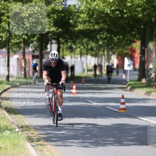 10.08.2025 - GEWOBA Citytriathlon Bremen Yannick Fuchs http://msf.ph/oto/8548650 10.08.2025 12:14:46 Radfahren 551, 627, 632, 635, 657, 736, 738, 806, 826, 838, 857, 895, 897 meine-sportfotos.de