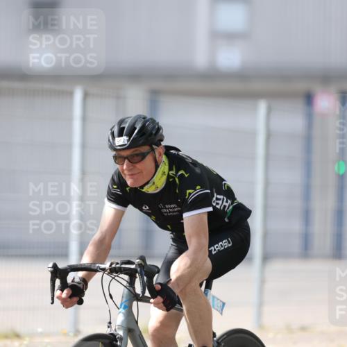 10.08.2025 - GEWOBA Citytriathlon Bremen Yannick Fuchs http://msf.ph/oto/8548682 10.08.2025 13:16:27 Radfahren 591, 632, 813, 869, 892 meine-sportfotos.de