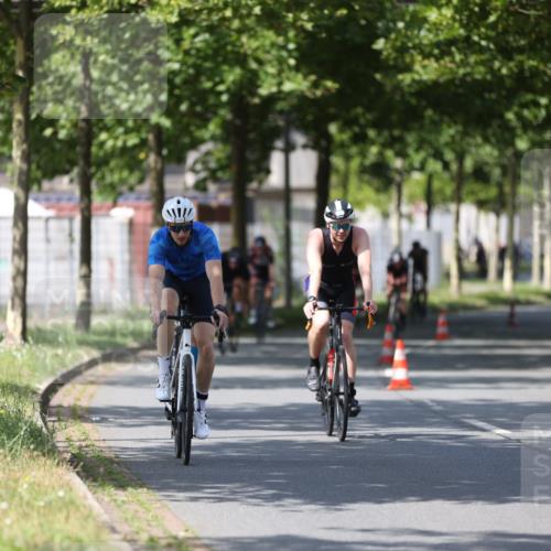 10.08.2025 - GEWOBA Citytriathlon Bremen Yannick Fuchs http://msf.ph/oto/8548684 10.08.2025 12:14:50 Radfahren 551, 627, 632, 635, 657, 736, 826, 838, 857, 895, 897, 1020 meine-sportfotos.de