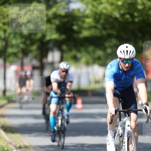 10.08.2025 - GEWOBA Citytriathlon Bremen Yannick Fuchs http://msf.ph/oto/8548696 10.08.2025 12:14:52 Radfahren 551, 627, 632, 635, 657, 736, 826, 838, 857, 895, 897, 1020 meine-sportfotos.de