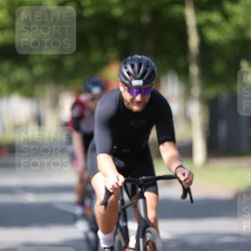 10.08.2025 - GEWOBA Citytriathlon Bremen Yannick Fuchs http://msf.ph/oto/8548718 10.08.2025 12:14:56 Radfahren 551, 627, 635, 657, 736, 753, 826, 857, 895, 897, 959, 1020 meine-sportfotos.de