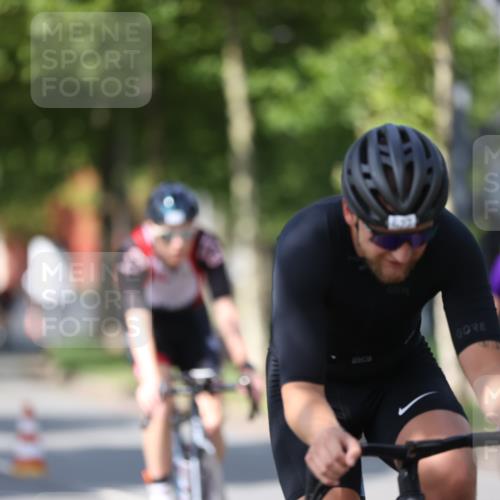 10.08.2025 - GEWOBA Citytriathlon Bremen Yannick Fuchs http://msf.ph/oto/8548721 10.08.2025 12:14:56 Radfahren 551, 627, 635, 657, 736, 753, 826, 857, 895, 897, 959, 1020 meine-sportfotos.de