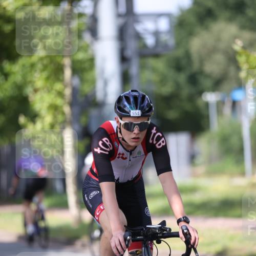 10.08.2025 - GEWOBA Citytriathlon Bremen Yannick Fuchs http://msf.ph/oto/8548724 10.08.2025 12:14:56 Radfahren 551, 627, 635, 657, 736, 753, 826, 857, 895, 897, 959, 1020 meine-sportfotos.de