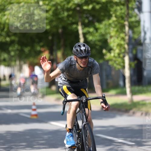 10.08.2025 - GEWOBA Citytriathlon Bremen Yannick Fuchs http://msf.ph/oto/8548739 10.08.2025 12:14:59 Radfahren 551, 564, 627, 635, 657, 753, 826, 852, 857, 895, 897, 959, 1011, 1020 meine-sportfotos.de