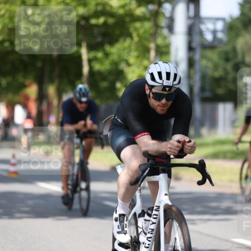 10.08.2025 - GEWOBA Citytriathlon Bremen Yannick Fuchs http://msf.ph/oto/8548763 10.08.2025 12:15:07 Radfahren 551, 564, 627, 753, 826, 852, 857, 876, 897, 947, 959, 1011, 1020 meine-sportfotos.de