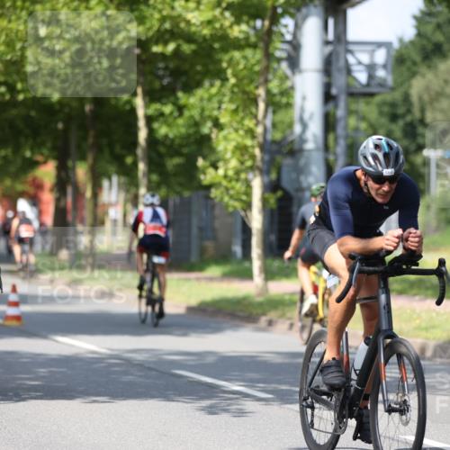 10.08.2025 - GEWOBA Citytriathlon Bremen Yannick Fuchs http://msf.ph/oto/8548767 10.08.2025 12:15:07 Radfahren 551, 564, 627, 753, 826, 852, 857, 876, 897, 947, 959, 1011, 1020 meine-sportfotos.de