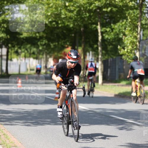10.08.2025 - GEWOBA Citytriathlon Bremen Yannick Fuchs http://msf.ph/oto/8548770 10.08.2025 12:15:08 Radfahren 551, 564, 591, 627, 753, 826, 852, 876, 897, 947, 959, 1011, 1020 meine-sportfotos.de