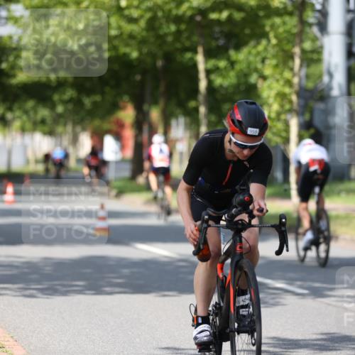 10.08.2025 - GEWOBA Citytriathlon Bremen Yannick Fuchs http://msf.ph/oto/8548774 10.08.2025 12:15:08 Radfahren 551, 564, 591, 627, 753, 826, 852, 876, 897, 947, 959, 1011, 1020 meine-sportfotos.de