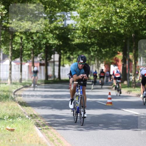 10.08.2025 - GEWOBA Citytriathlon Bremen Yannick Fuchs http://msf.ph/oto/8548778 10.08.2025 12:15:09 Radfahren 551, 564, 591, 627, 753, 826, 852, 876, 947, 959, 1011, 1020 meine-sportfotos.de