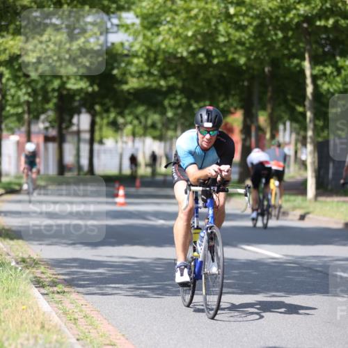 10.08.2025 - GEWOBA Citytriathlon Bremen Yannick Fuchs http://msf.ph/oto/8548783 10.08.2025 12:15:09 Radfahren 551, 564, 591, 627, 753, 826, 852, 876, 947, 959, 1011, 1020 meine-sportfotos.de
