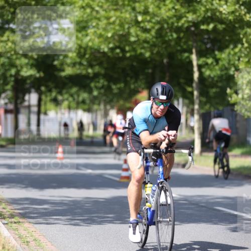 10.08.2025 - GEWOBA Citytriathlon Bremen Yannick Fuchs http://msf.ph/oto/8548785 10.08.2025 12:15:09 Radfahren 551, 564, 591, 627, 753, 826, 852, 876, 947, 959, 1011, 1020 meine-sportfotos.de