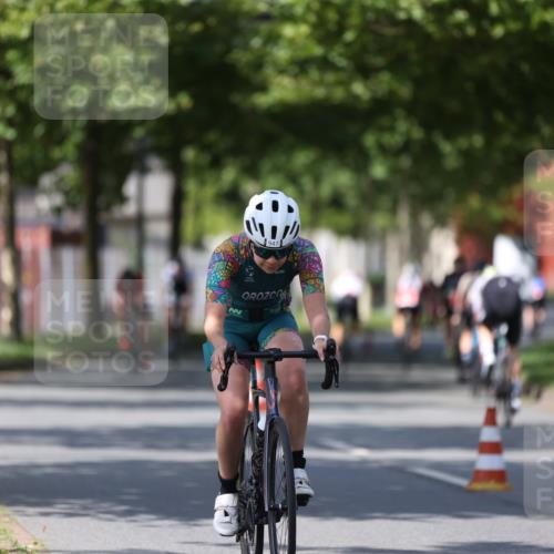 10.08.2025 - GEWOBA Citytriathlon Bremen Yannick Fuchs http://msf.ph/oto/8548806 10.08.2025 12:15:12 Radfahren 564, 591, 643, 753, 852, 876, 947, 959, 1011, 1020 meine-sportfotos.de